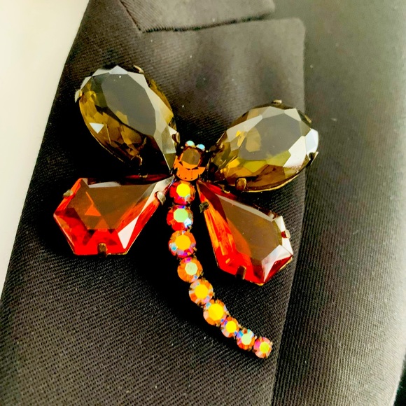 Beatiful crystal glass butterfly brooch pin back - Picture 4 of 11